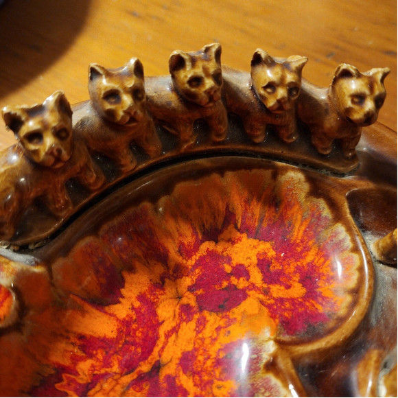 California Pottery MCM Signed  Ashtray Gold Red Orange Drip Boxer Dogs - Picture 6 of 14